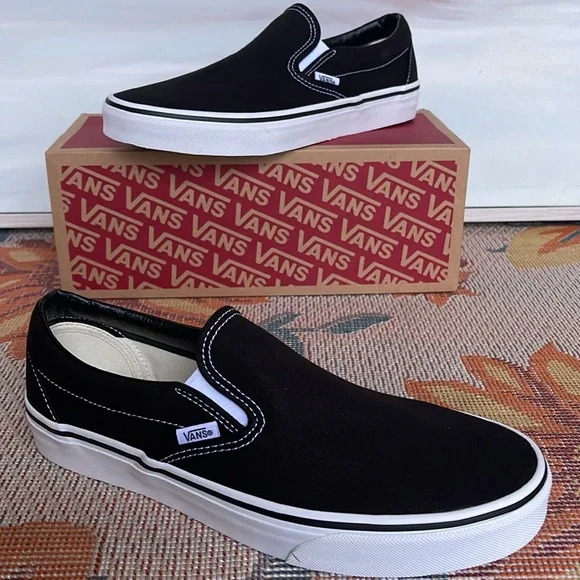 Vans WMNS Classic Slip-On BlackVN000EYEBLKSneakers